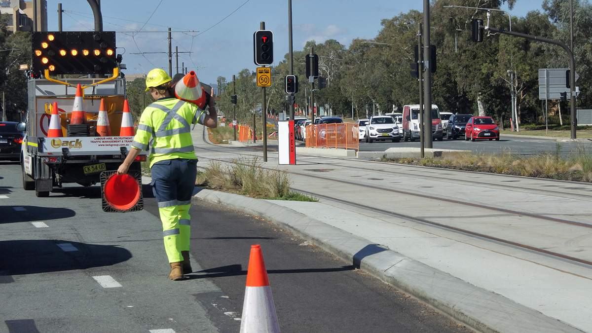 Image of worker on Canberra Light rail line
